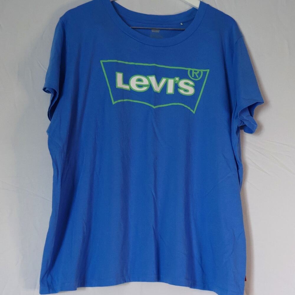 2x Plus size Red tab Sky blue Levi's T